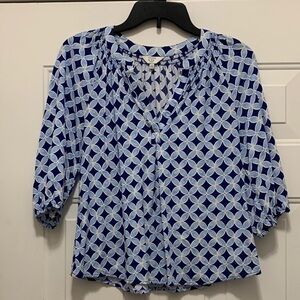3/$15 Crown & Ivy Blue and White Geometric Blouse Size Small Petite